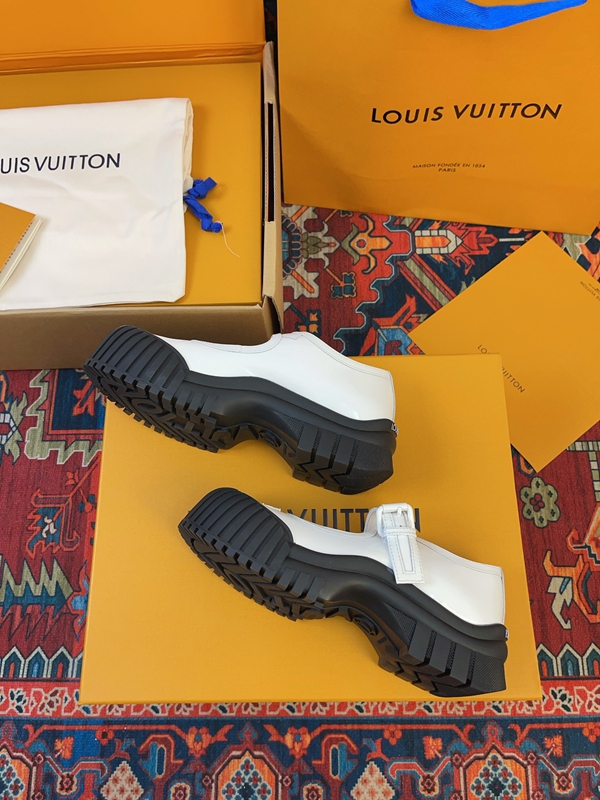 ルイヴィトン靴側面デザイン